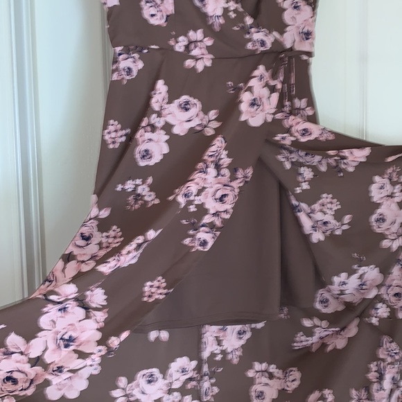Lily Rose Floral Dress, Size Medium, Brown/Multi Floral Design - Picture 6 of 13